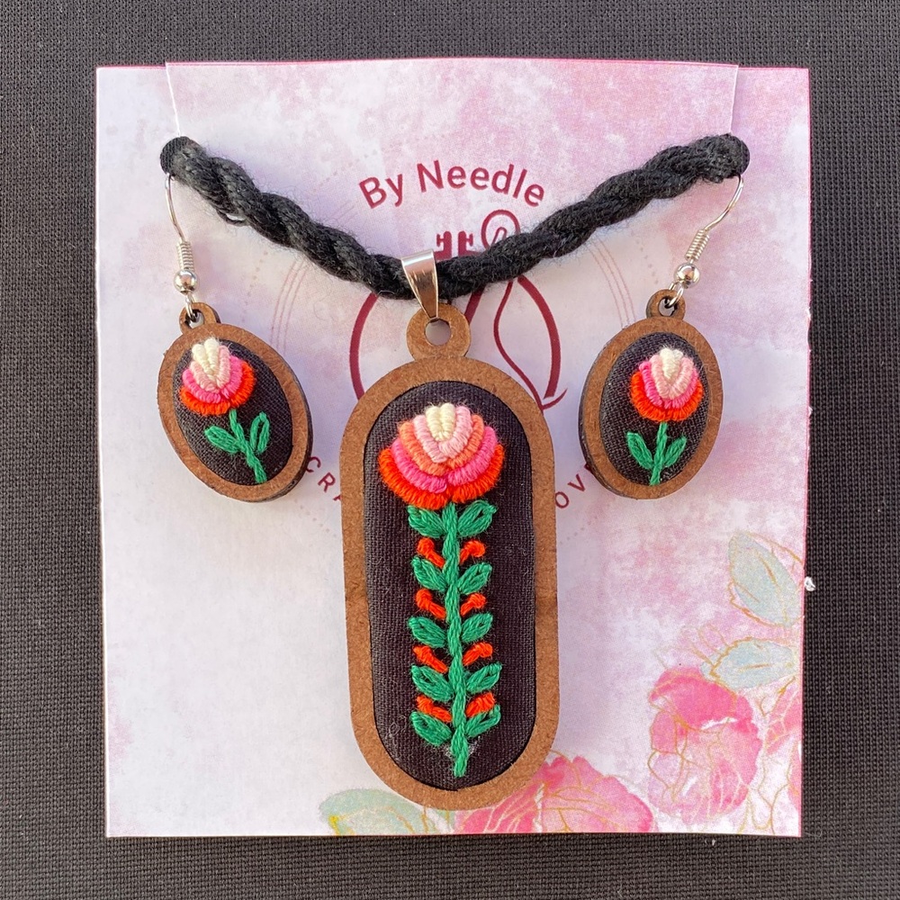 Embroidered Floral Jewelry Set - Black and Red